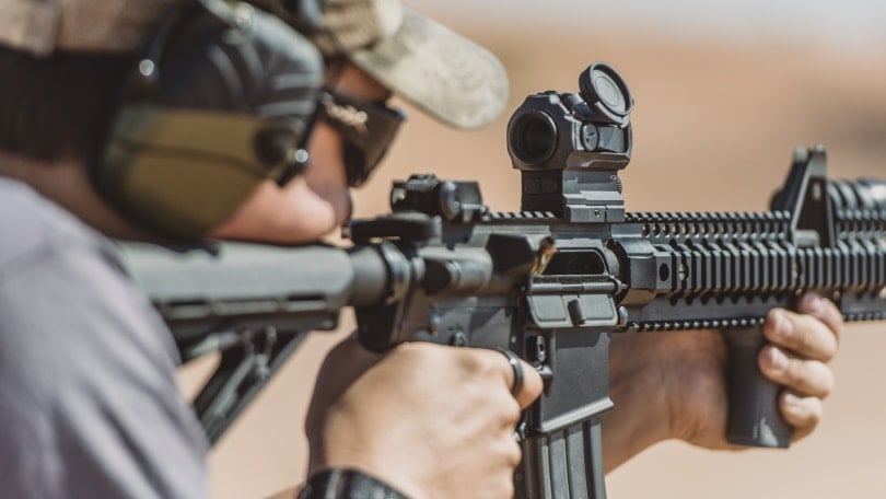 How to Pick the Perfect Red Dot Sight for Your AR-15 Rifle