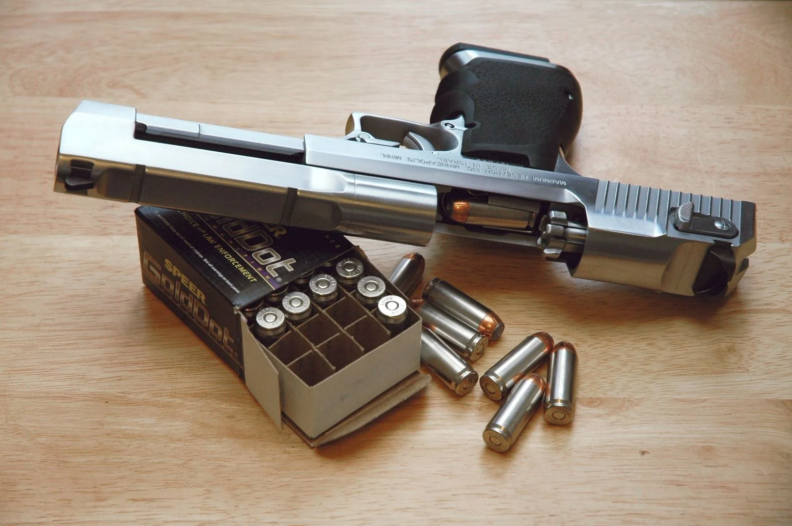 magnum research desert eagle 50 ae with ammo